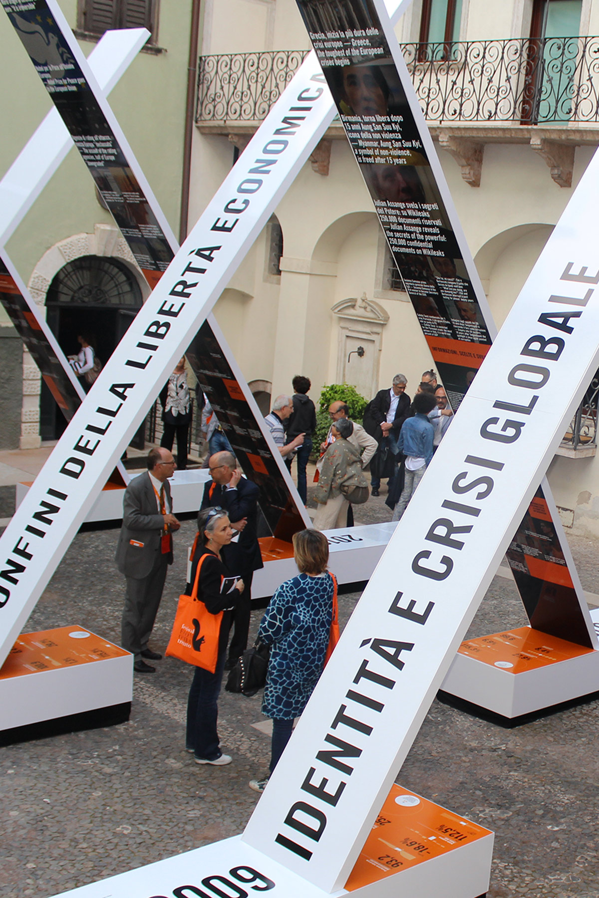 2016_10-anni-di-Festival-economia_Exhibition_03