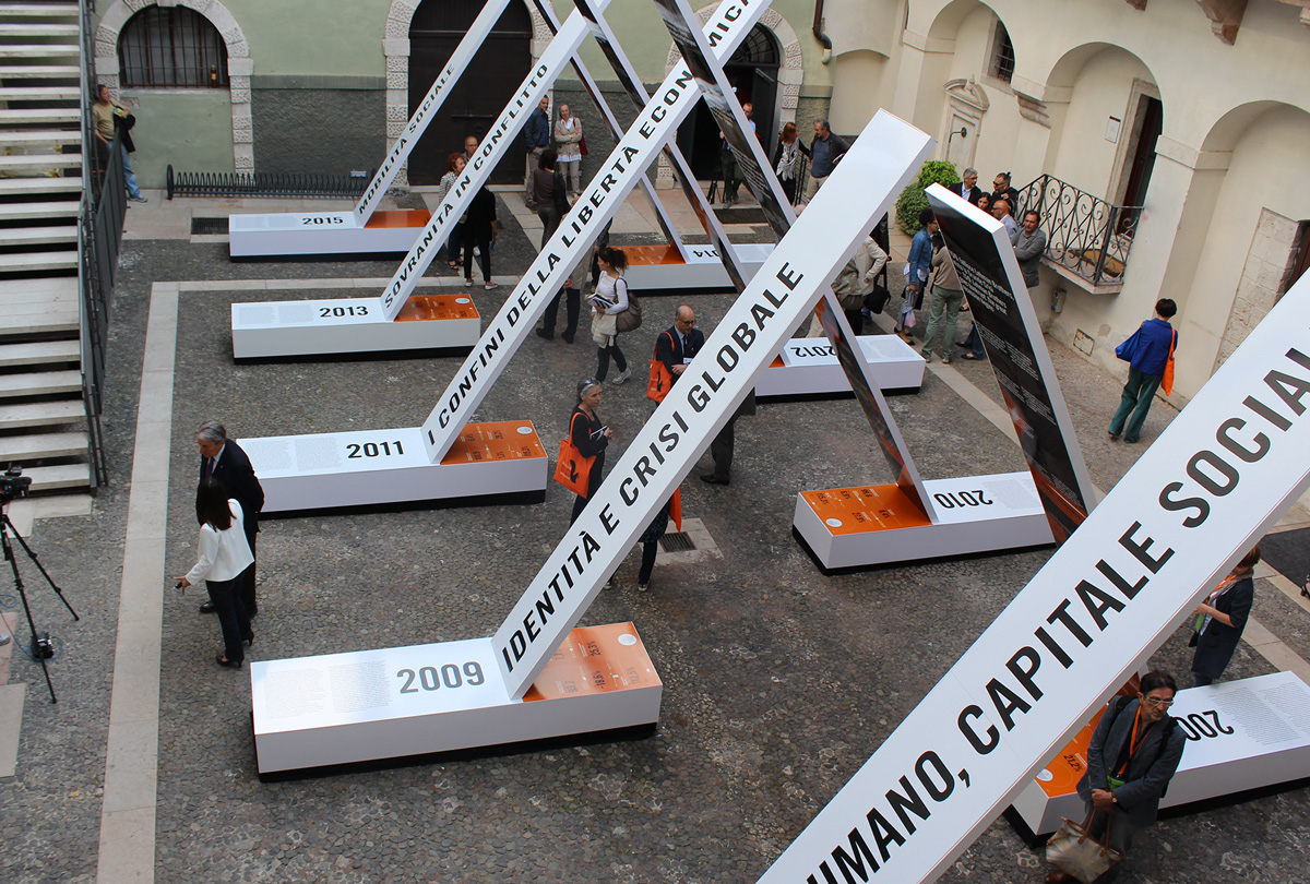 2016_10-anni-di-Festival-economia_Exhibition_04
