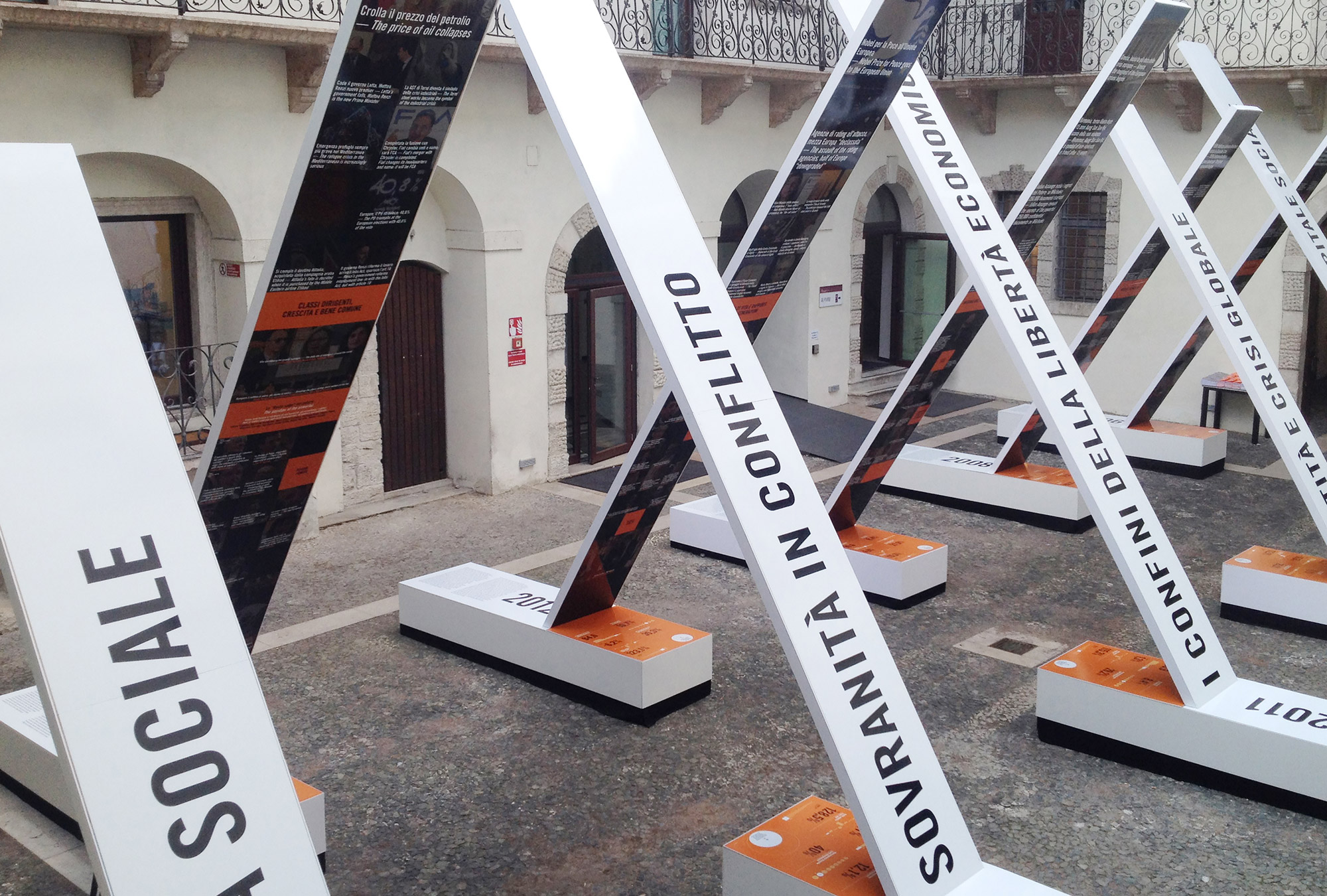 2016_10-anni-di-Festival-economia_Exhibition_08